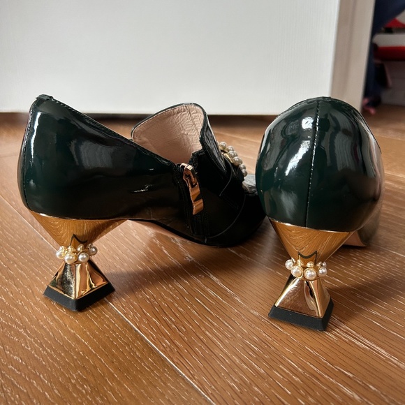 NEW Sexy Work Loafer Heels with Pearl Chain Accent (W5.5) - Picture 2 of 4